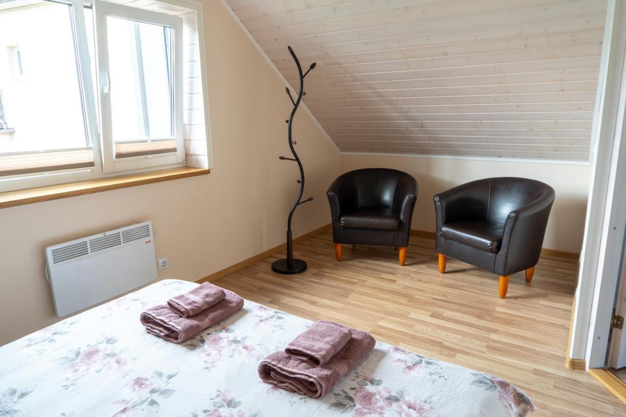 Cosy Family Guesthouse With Sauna And Garden Kuressaare Zewnętrze zdjęcie